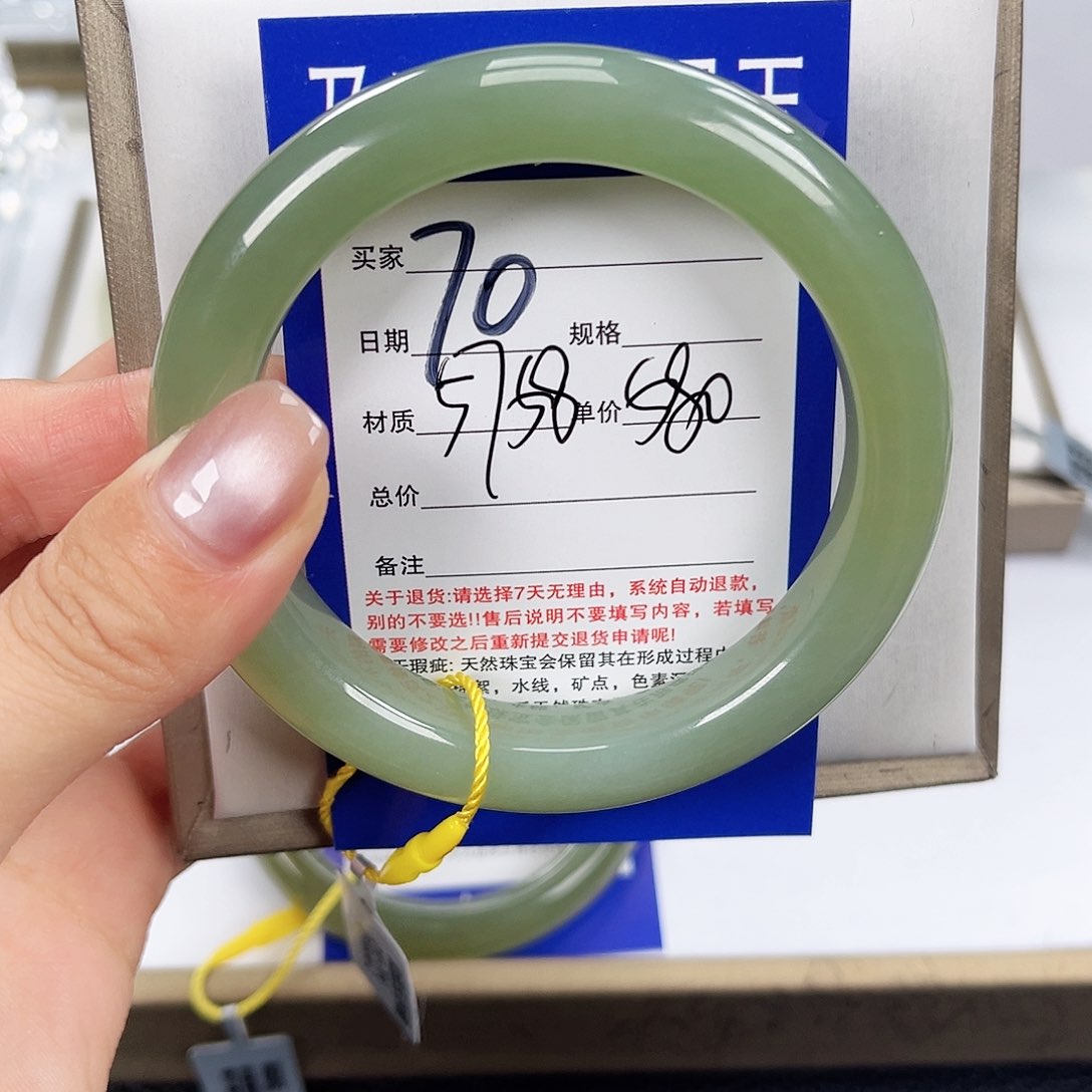 和田玉手镯未镶嵌