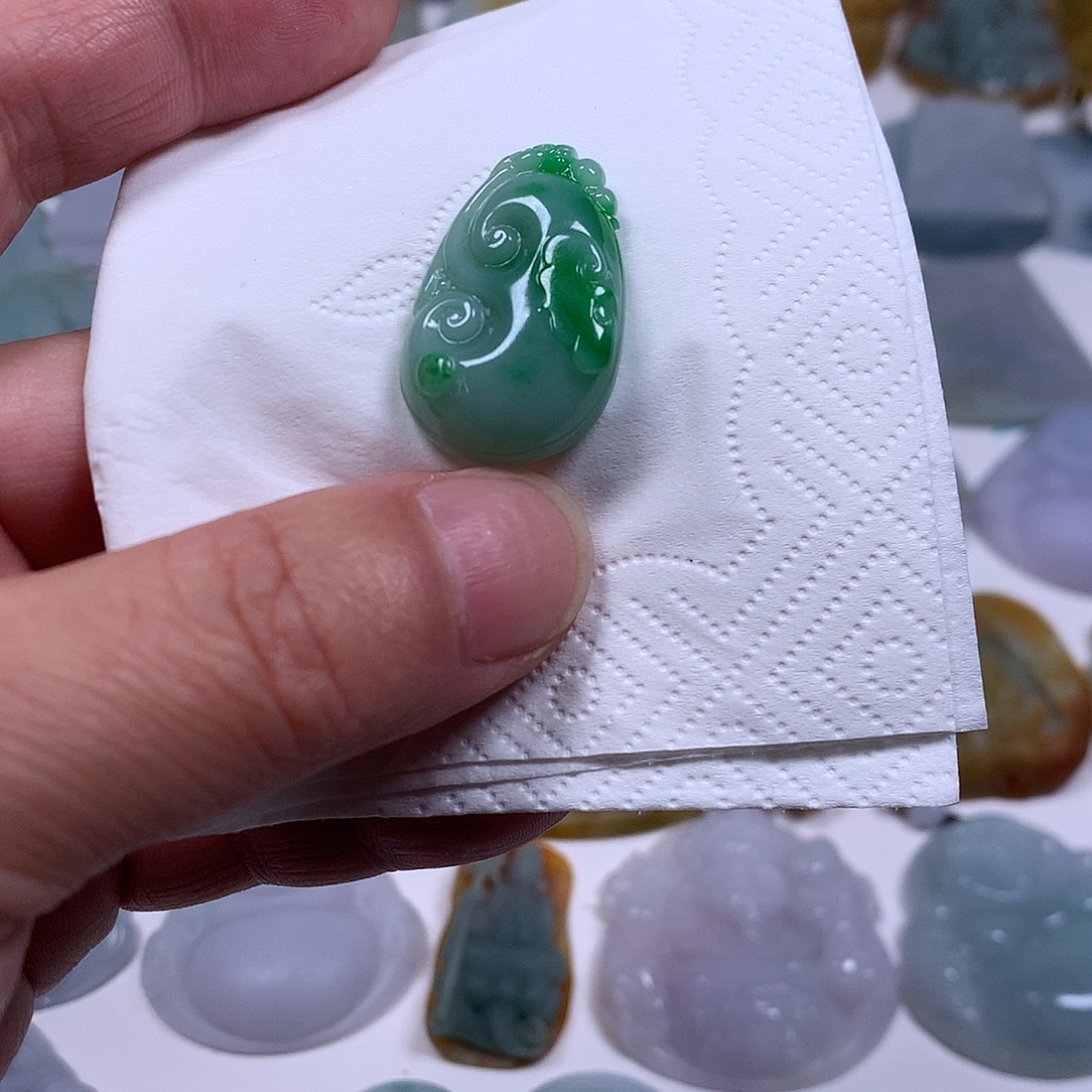 翡翠未镶嵌颈饰翡翠如意吊坠