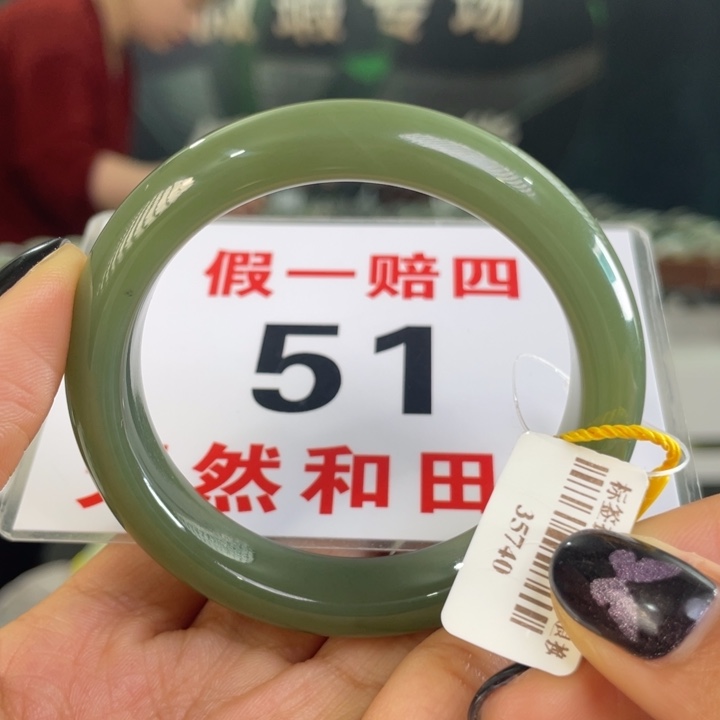 和田玉未镶嵌手镯微瑕