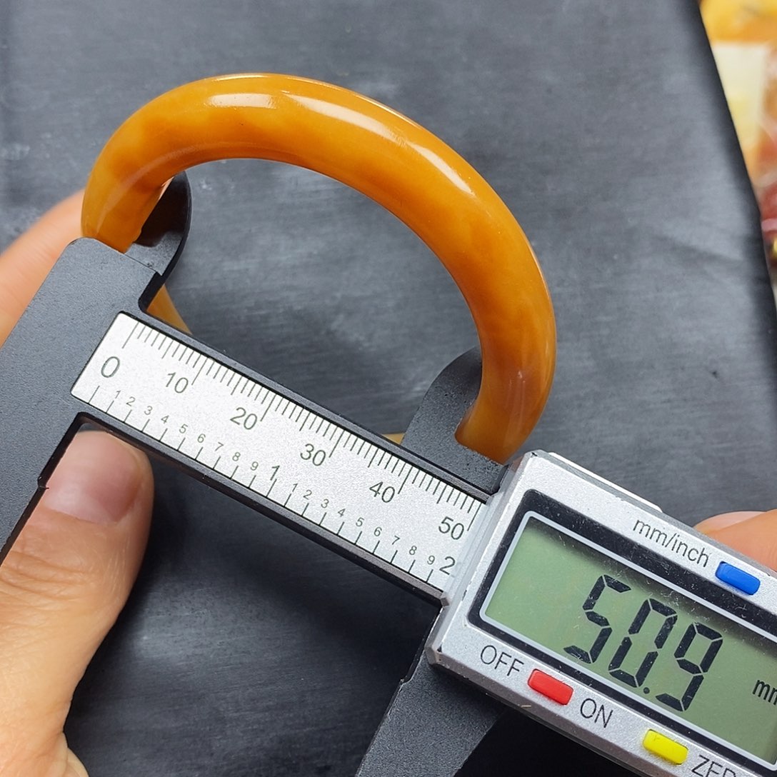 石英质玉（黄龙玉）颈饰未镶嵌