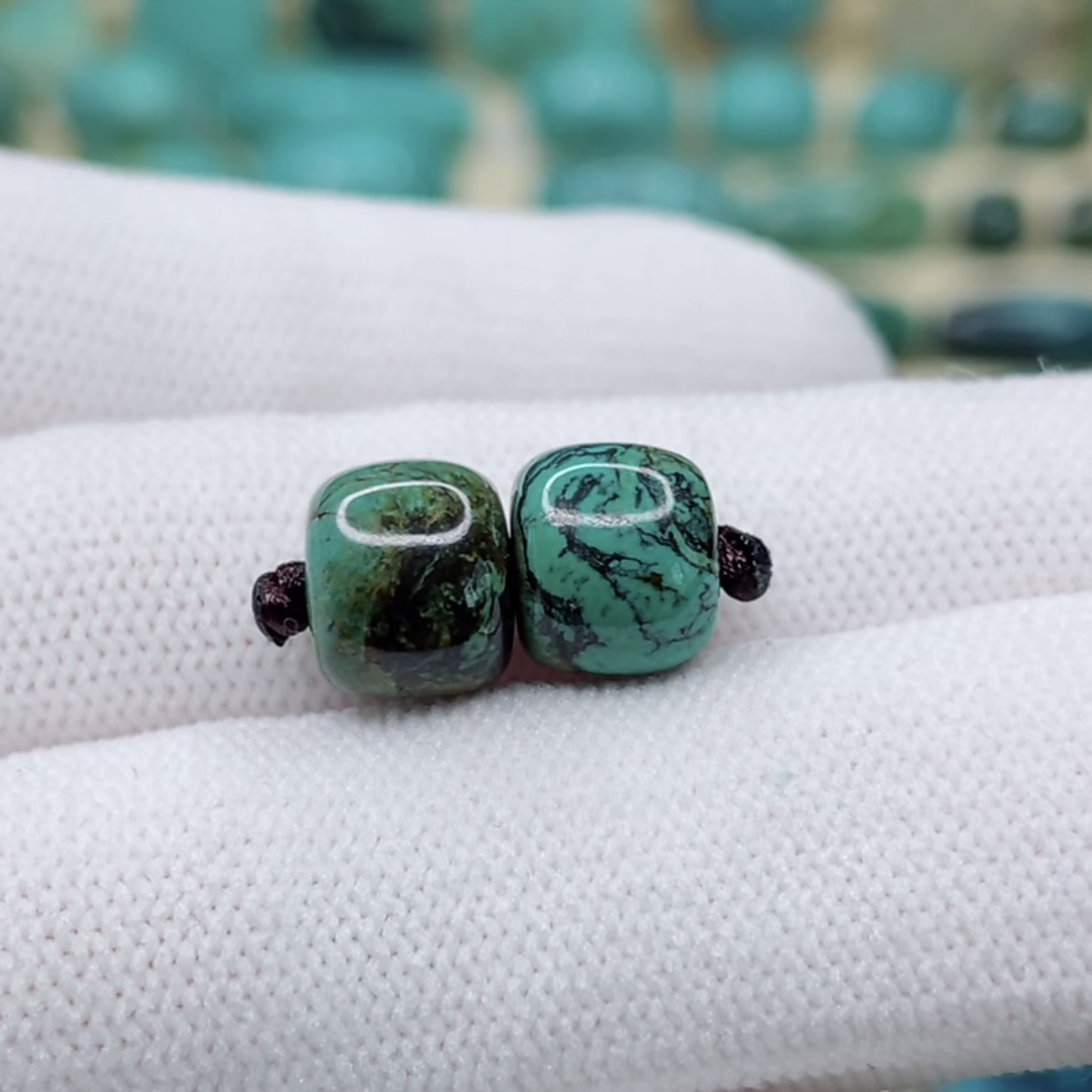 原矿高瓷无优化绿松石老型珠配对 直径9厚7mm重2.5克腰珠对珠墩子