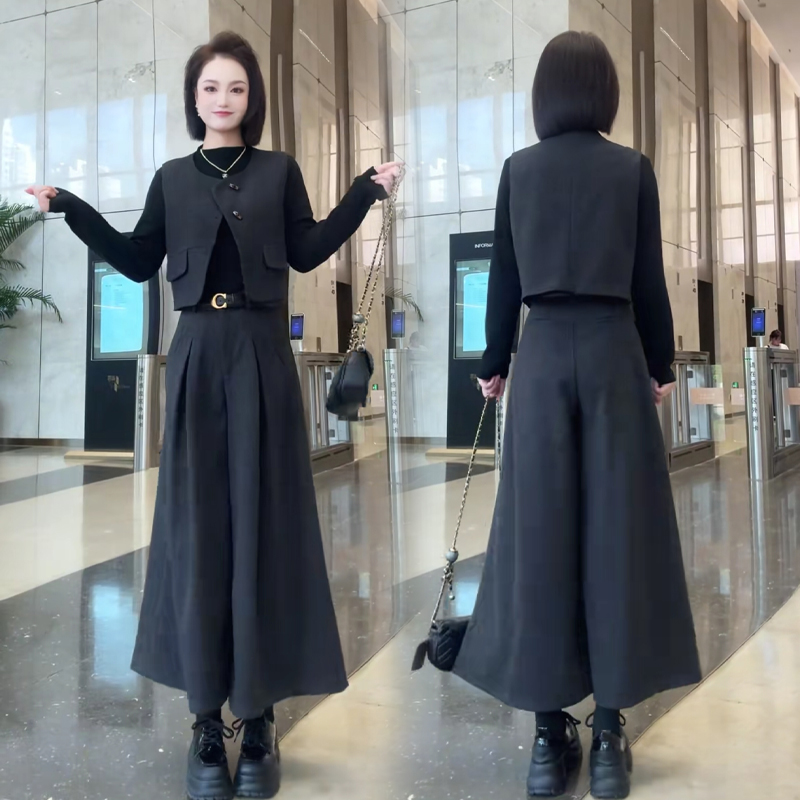 2025秋冬新款气质显瘦复古套装慵懒风毛呢时尚马甲打底裤裙三件套