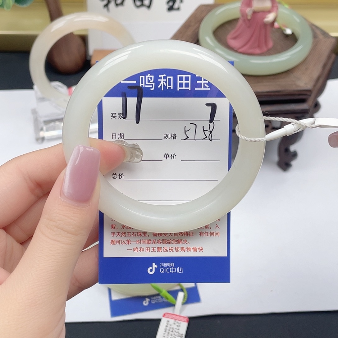 和田玉未镶嵌手镯