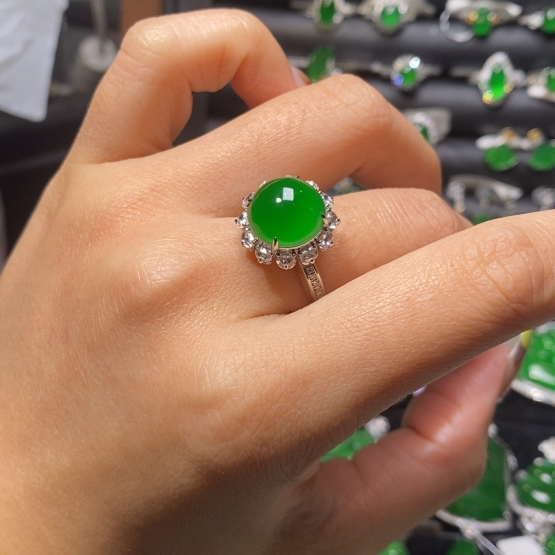 翡翠戒指18K金镶嵌蛋面戒指