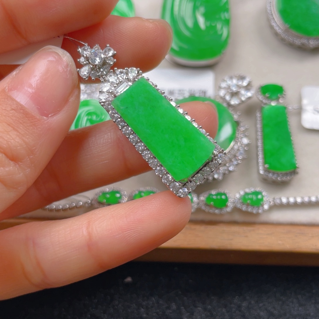 翡翠颈饰银S925镶嵌翡翠