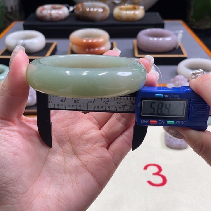 未镶嵌手镯石英质玉