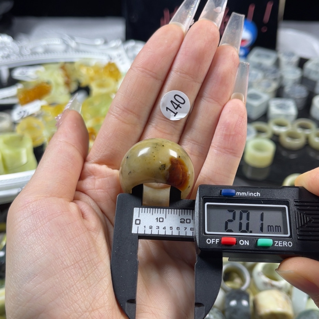 蛇纹石玉未镶嵌戒指