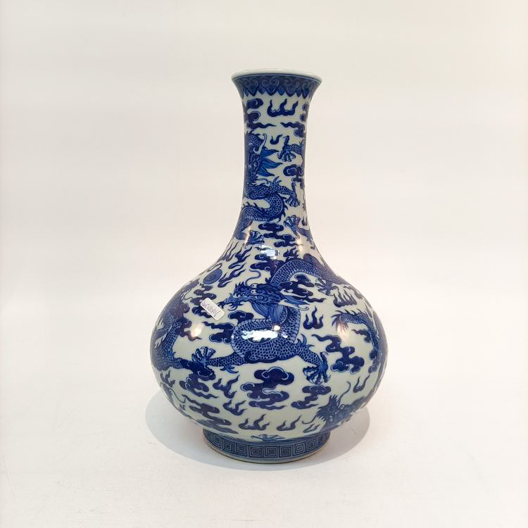 (AC7)Q108798大清嘉庆年制款青花云龙纹赏瓶/古陶瓷/收藏
