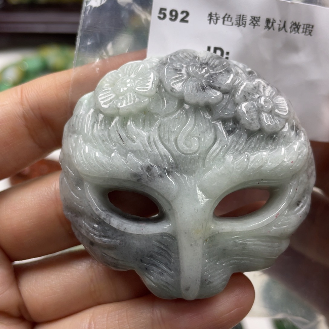 翡翠未镶嵌颈饰牌子