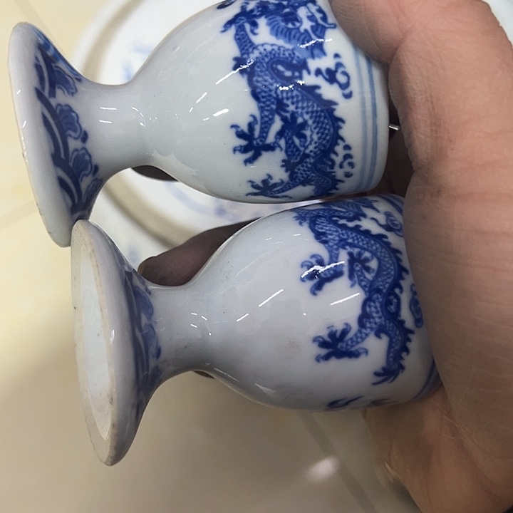 陶摆件2个青花龙纹酒杯