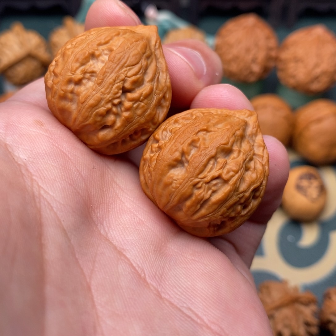 文玩核桃把件桃心粗筋