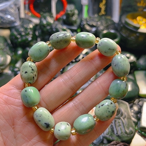 蛇纹石玉颈饰未镶嵌