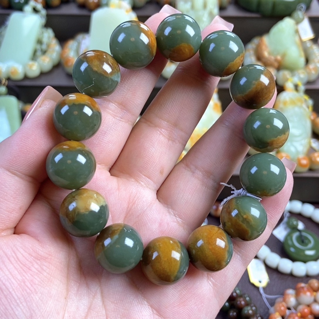 透闪石质玉未镶嵌手串