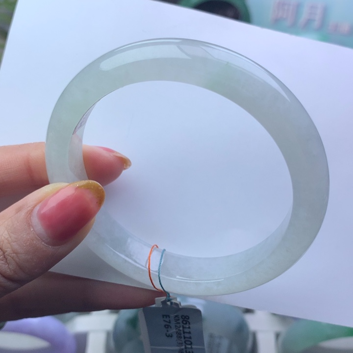 翡翠手镯未镶嵌天然翡翠手镯