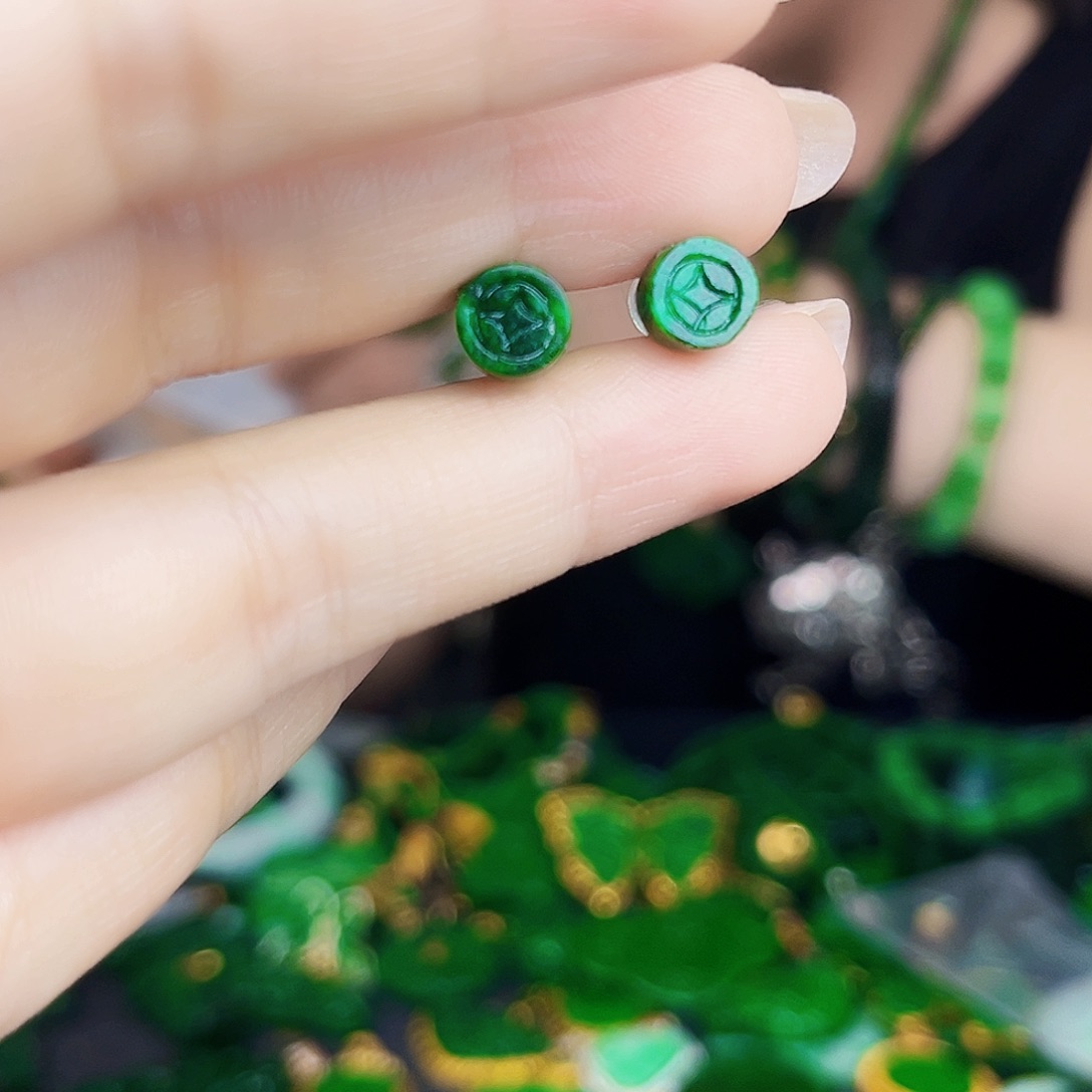 翡翠18K金镶嵌颈饰多样性