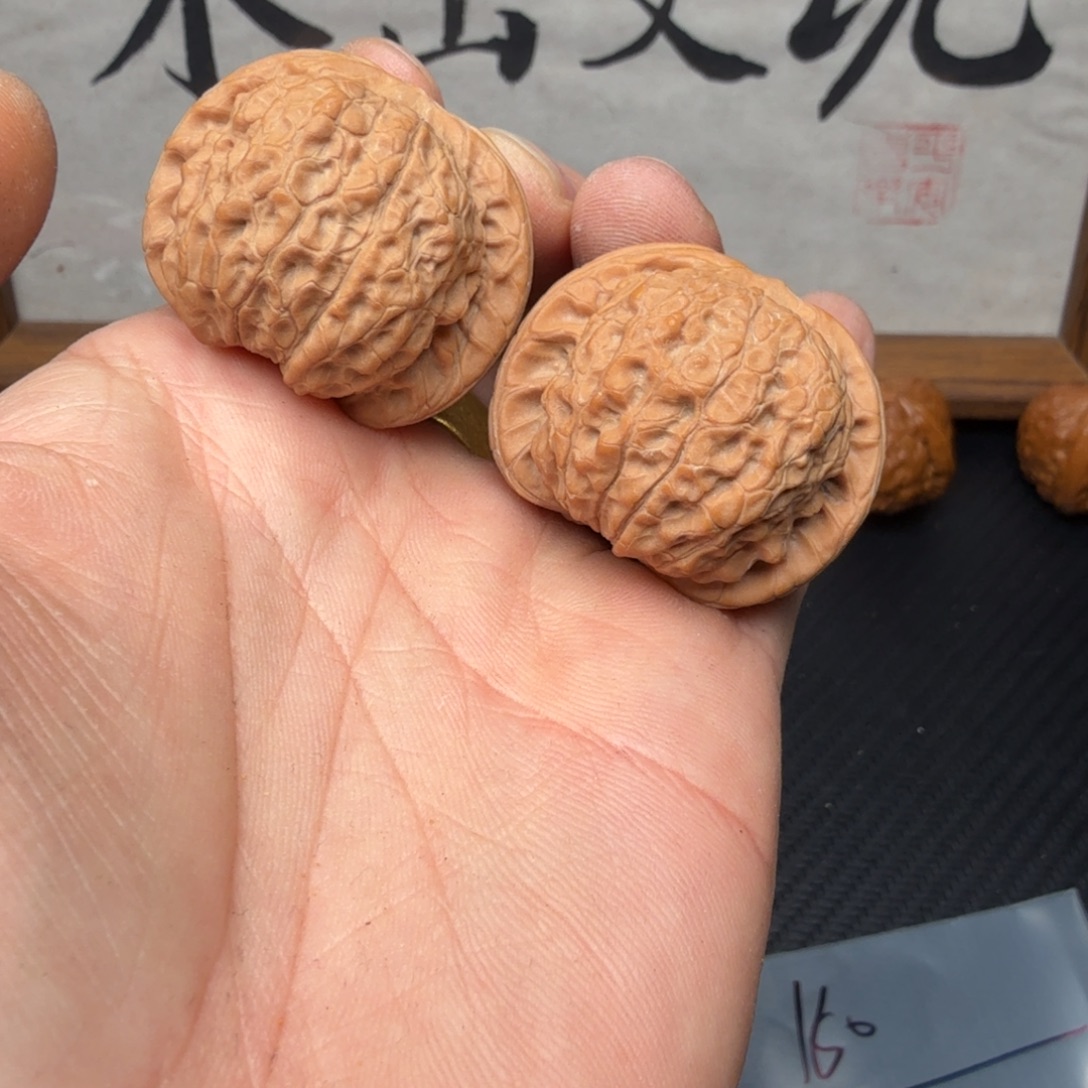 微***号文玩核桃吊坠37血麒麟150