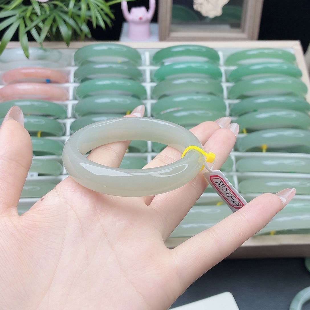 石英质玉未镶嵌手镯