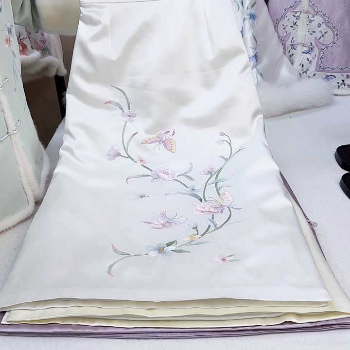 织绣白色桑蚕丝冬款半身裙