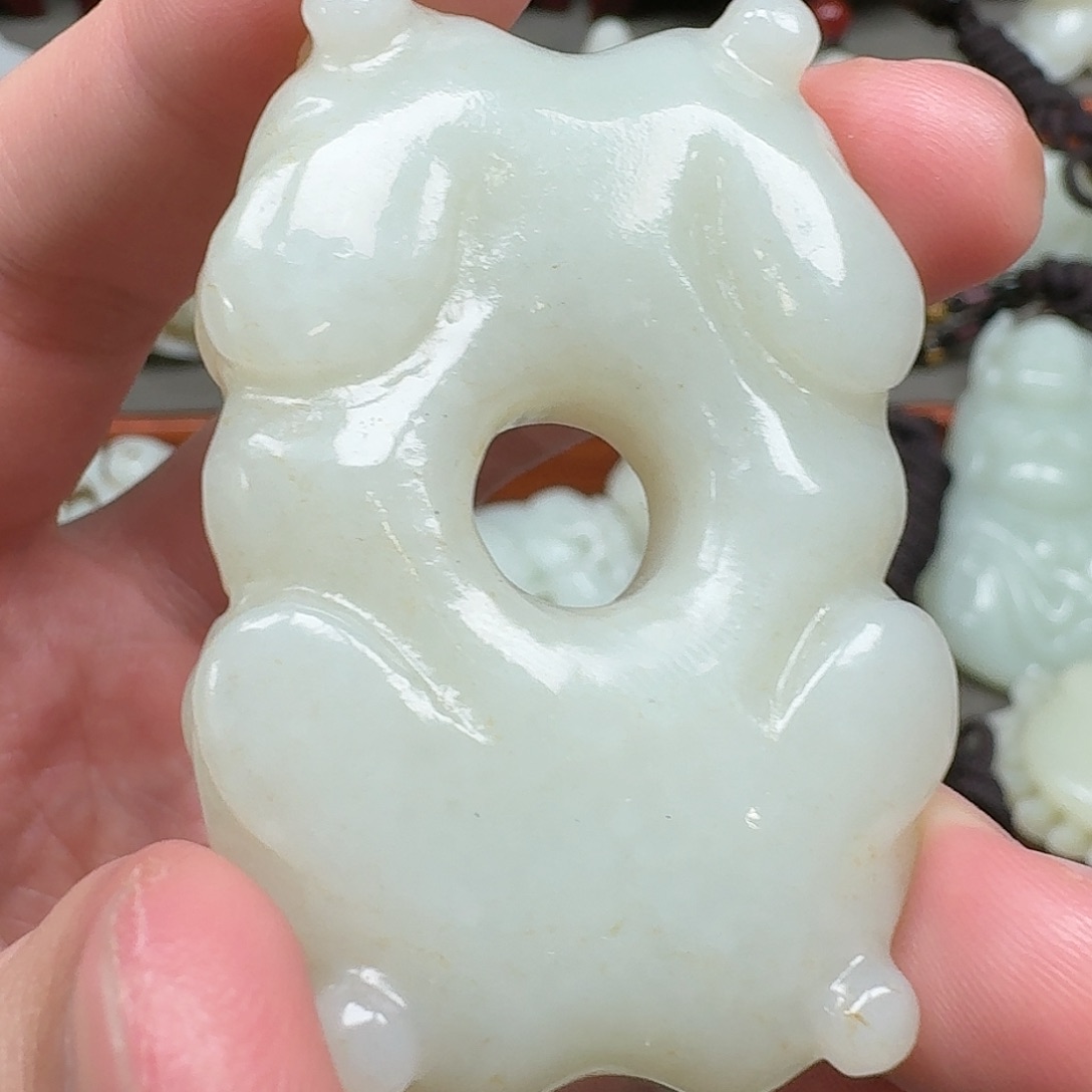 和田玉未镶嵌把件