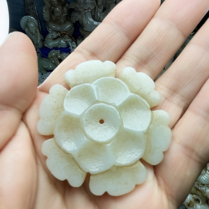 和田玉（青白玉）未镶嵌颈饰