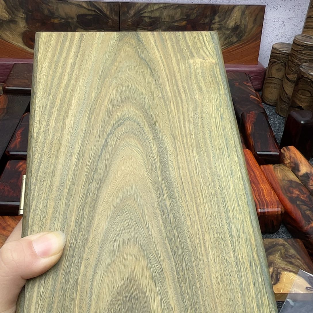 无***刚维腊木（绿檀）绿檀