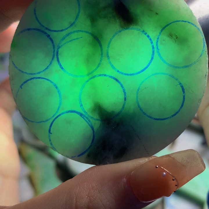 翡翠颈饰未镶嵌翡翠