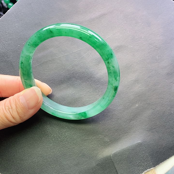 石英质玉未镶嵌手镯