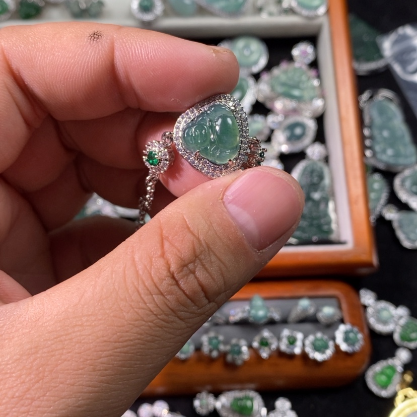 【闪购商品】翡翠颈饰未镶嵌天然