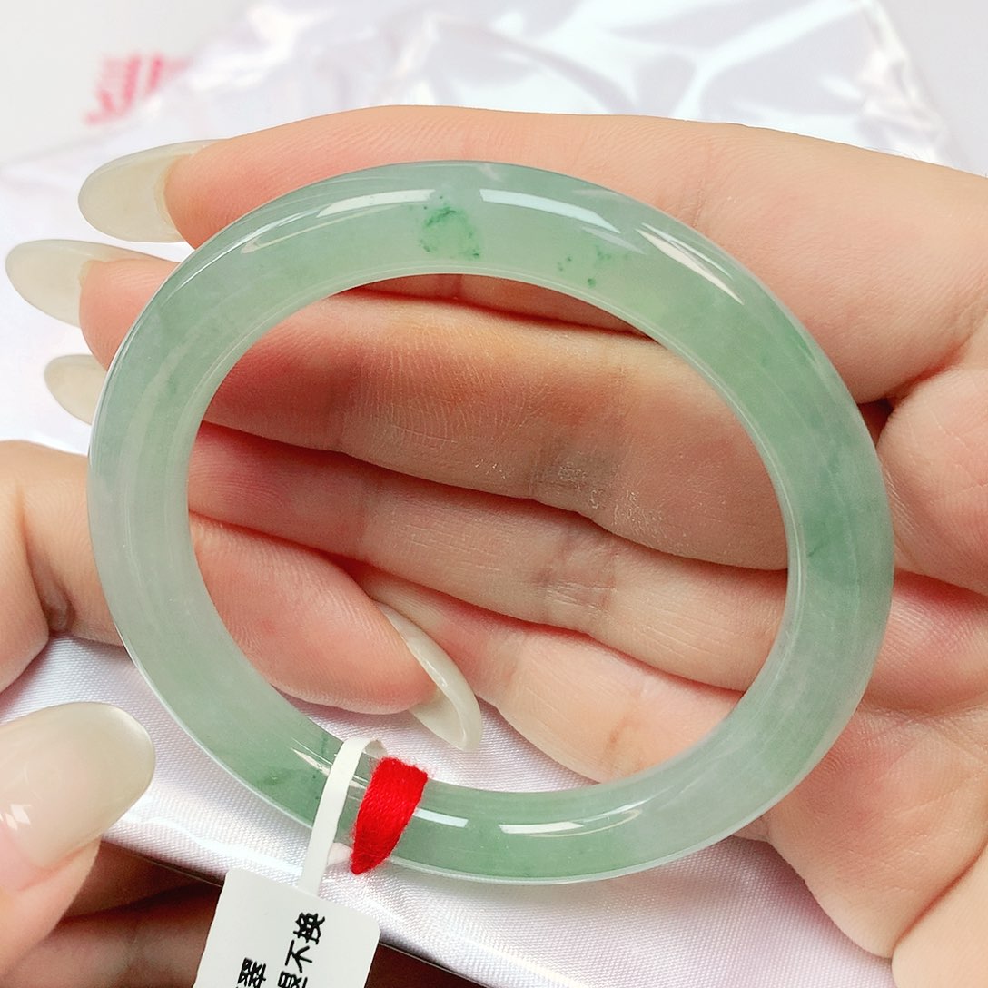 翡翠手镯未镶嵌抖音577