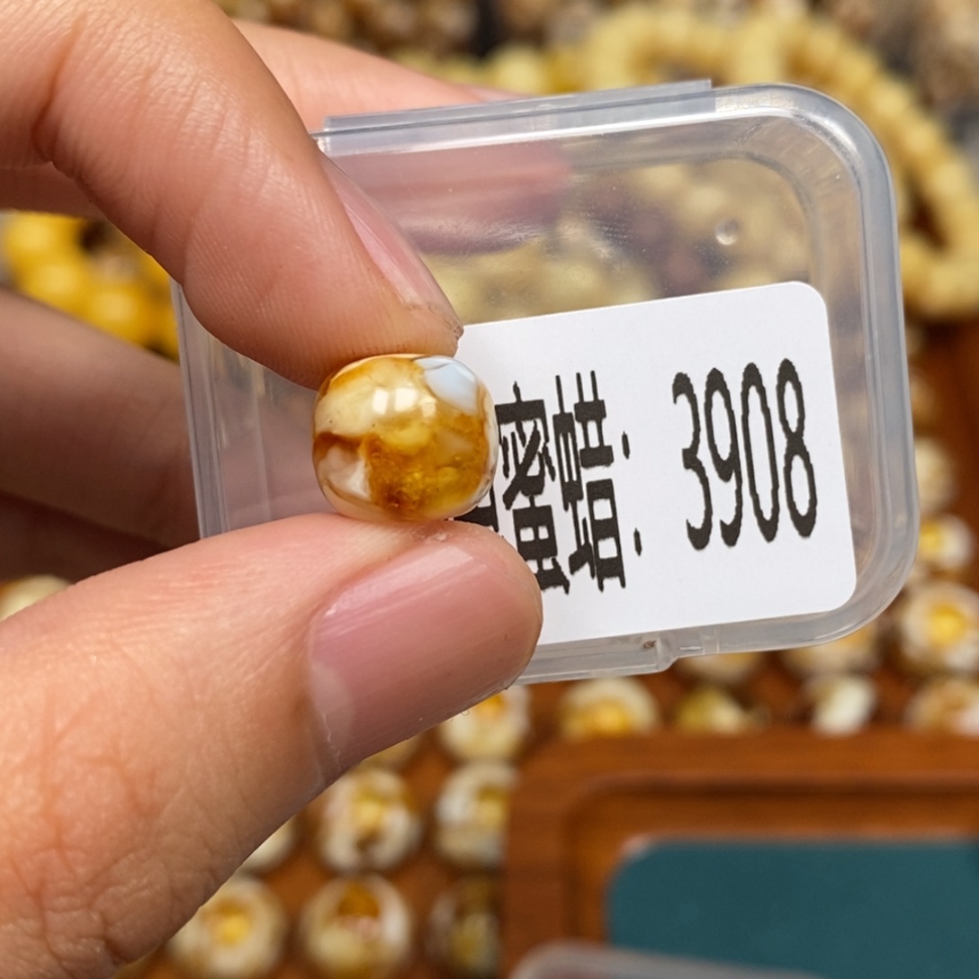 蜜蜡未镶嵌珠宝奇石3908