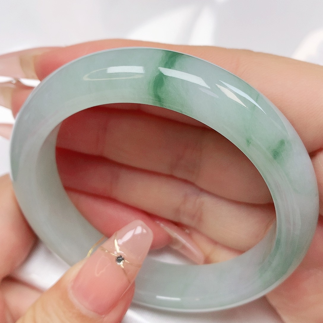 翡翠手镯未镶嵌抖音686