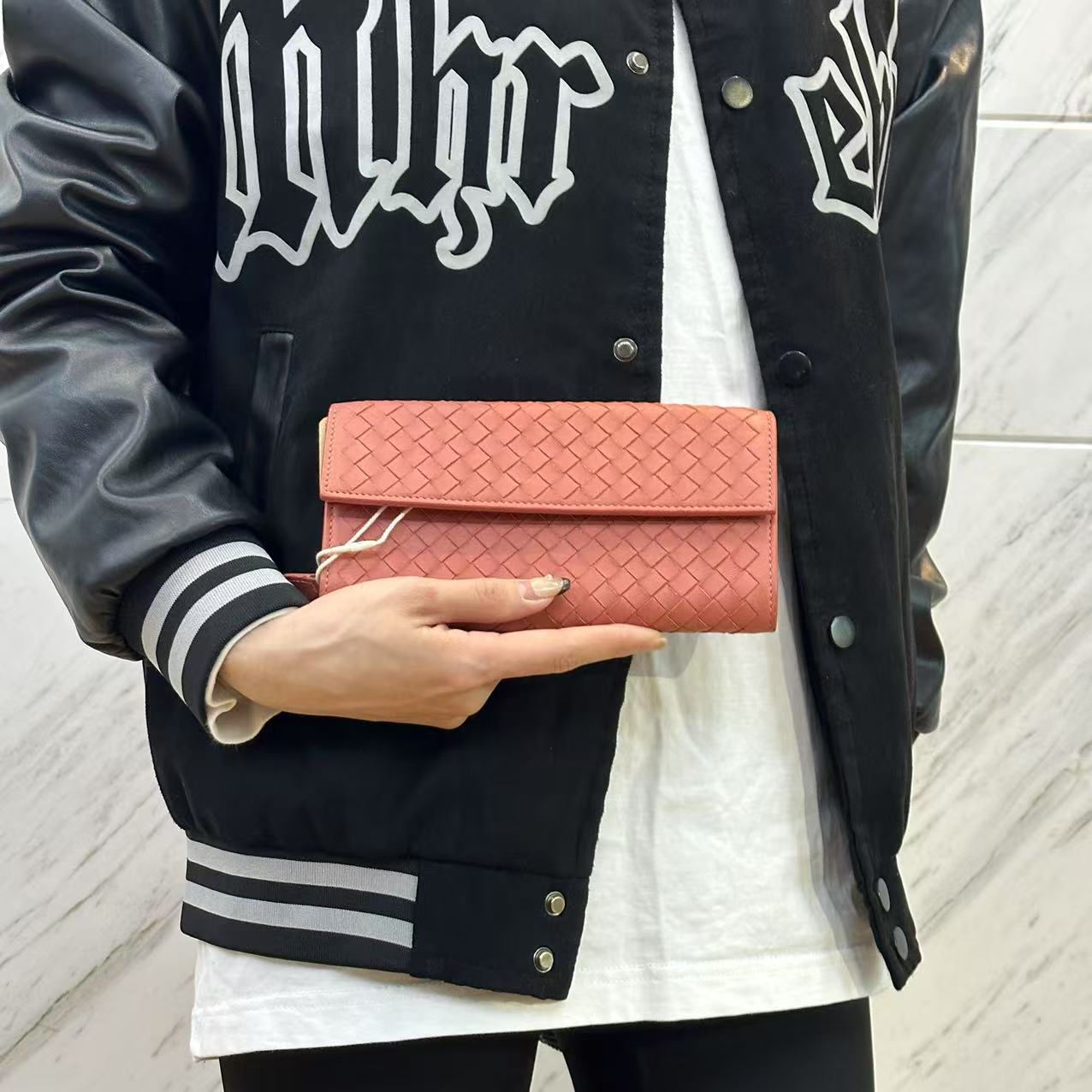 95新 BOTTEGA VENETA/葆蝶家 粉色编织钱包/云海优选/H20939