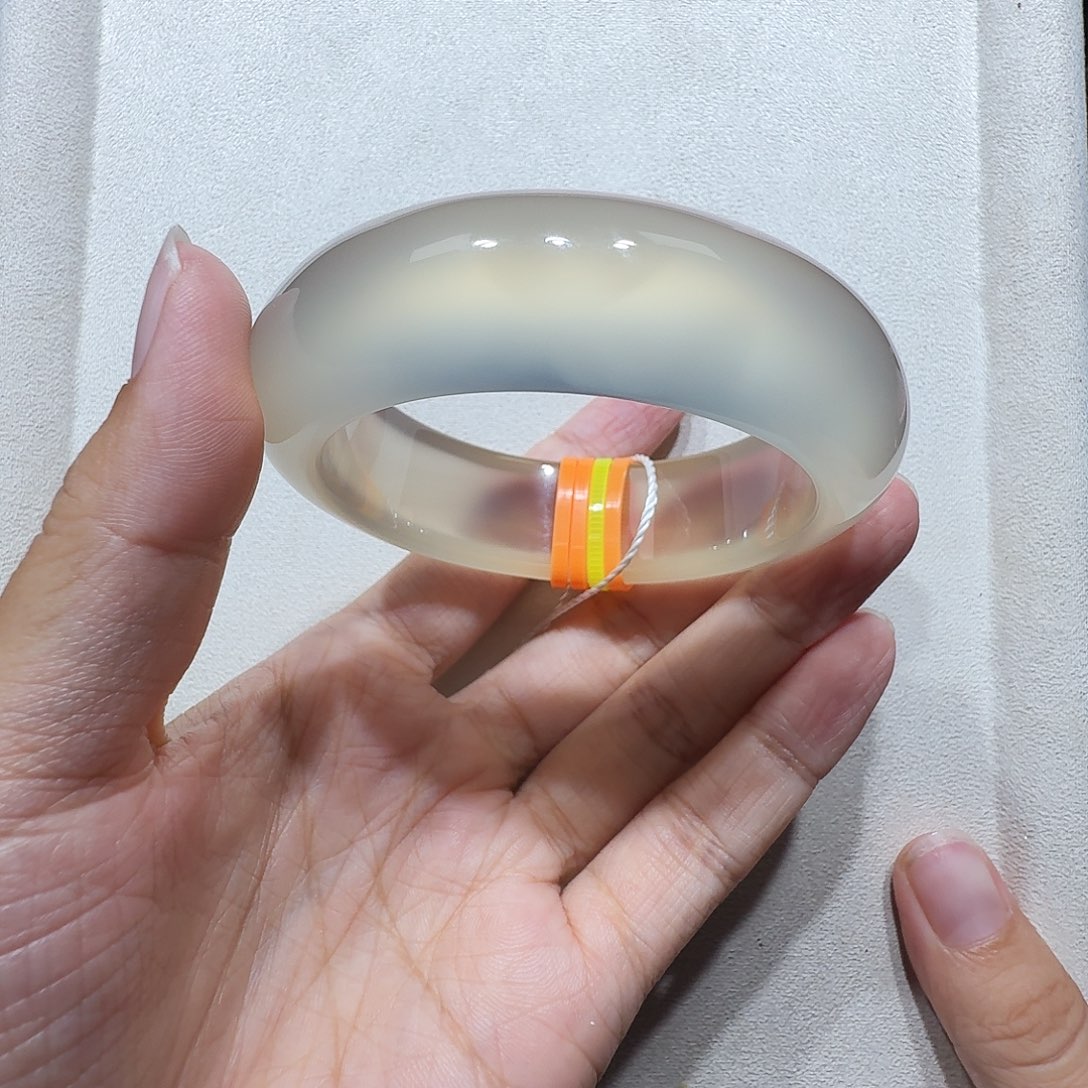 玛瑙/玉髓手镯未镶嵌简*。