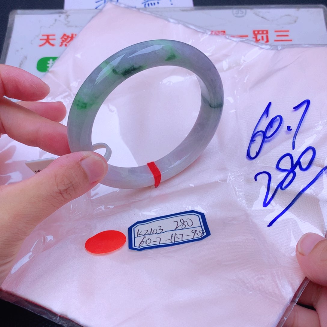 翡翠手镯未镶嵌翡翠