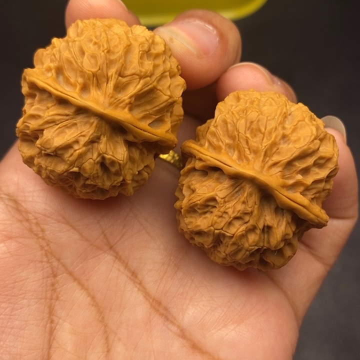 文玩核桃吊坠39尺珊瑚绣球