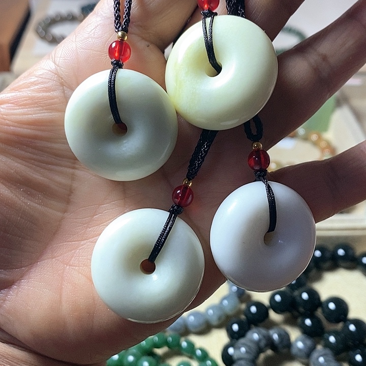 蛇纹石玉合金颈饰