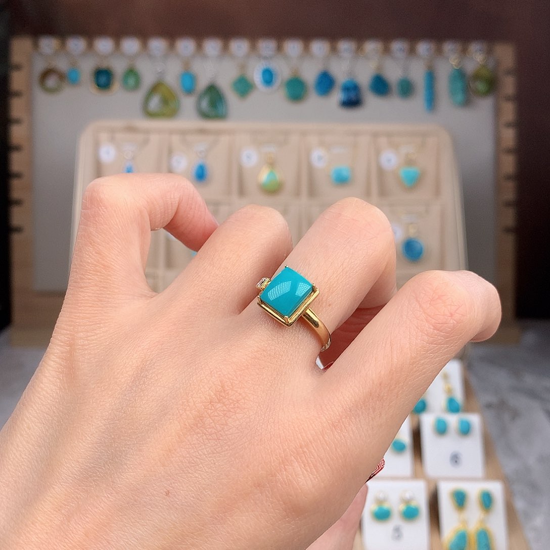 绿松石戒指18K金镶嵌