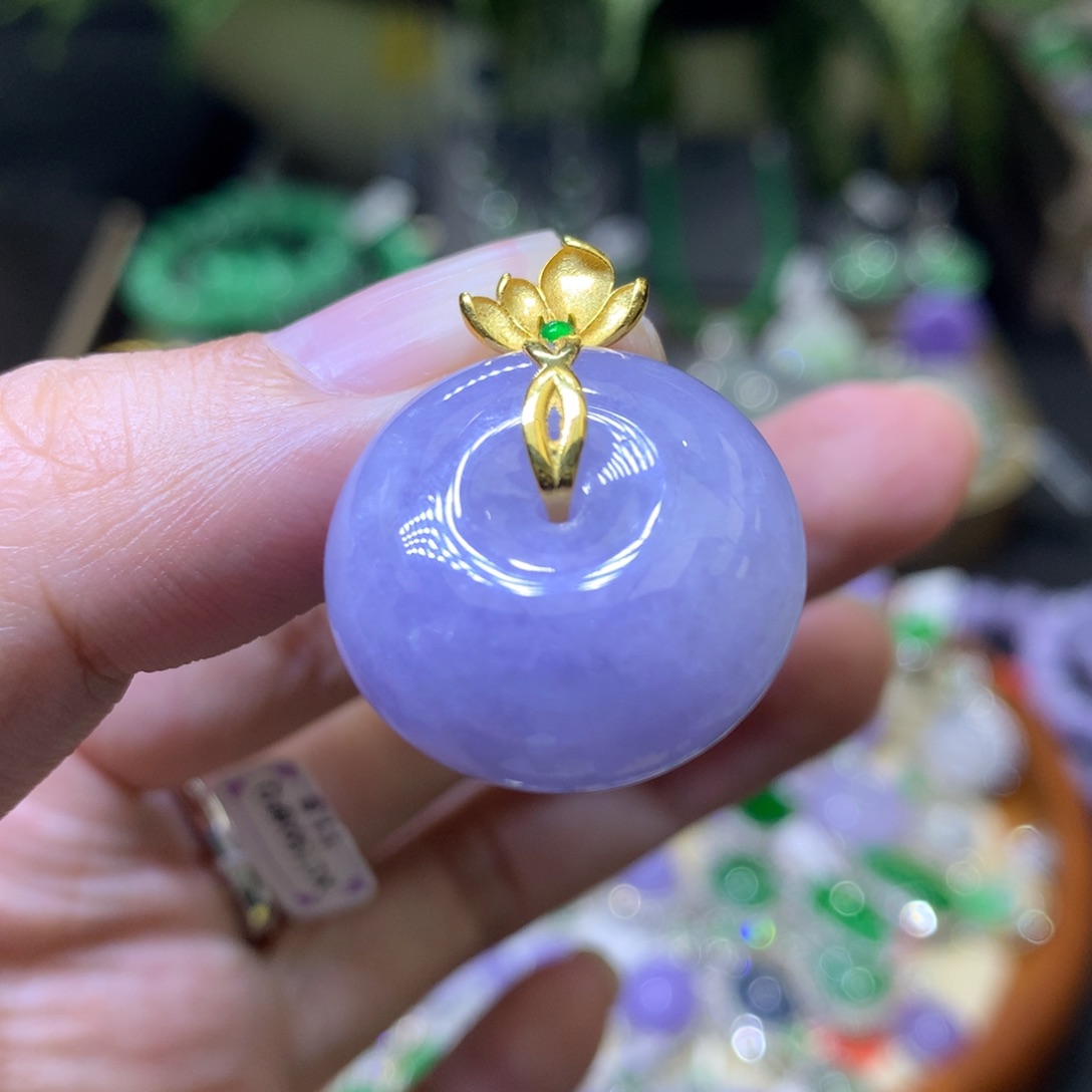 颈饰18K金镶嵌翡翠