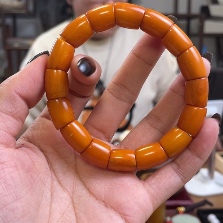 蜜蜡颈饰未镶嵌老*蜜蜡