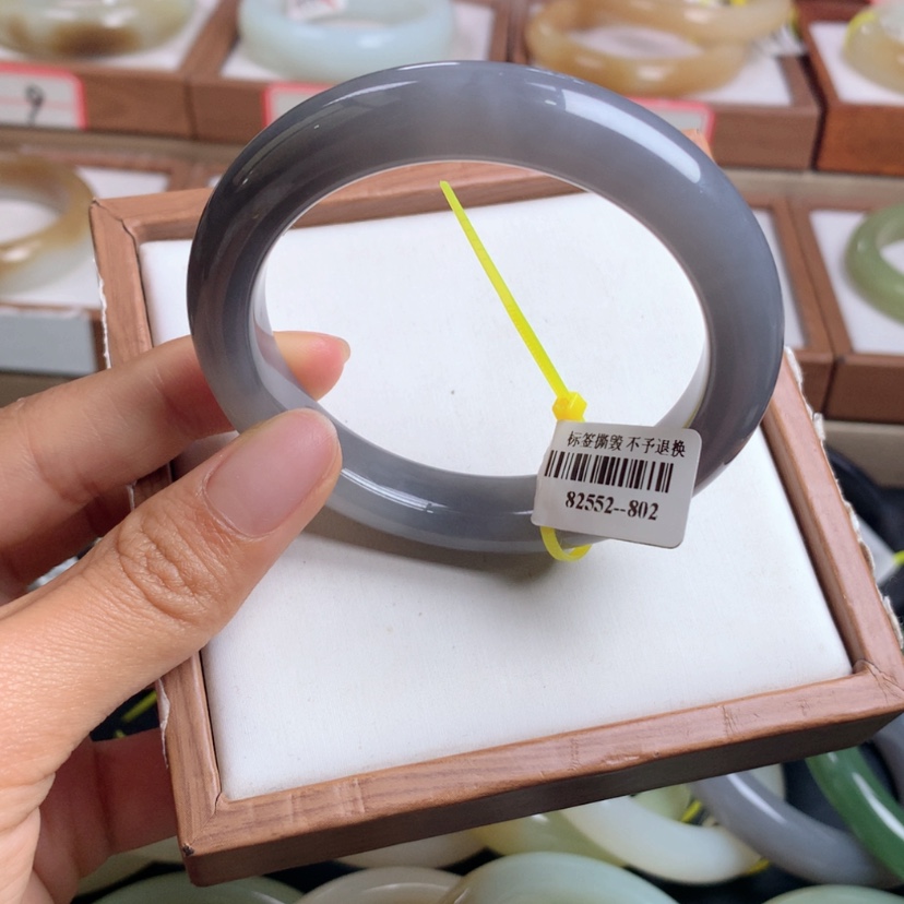 【闪购商品】和田玉手镯未镶嵌55