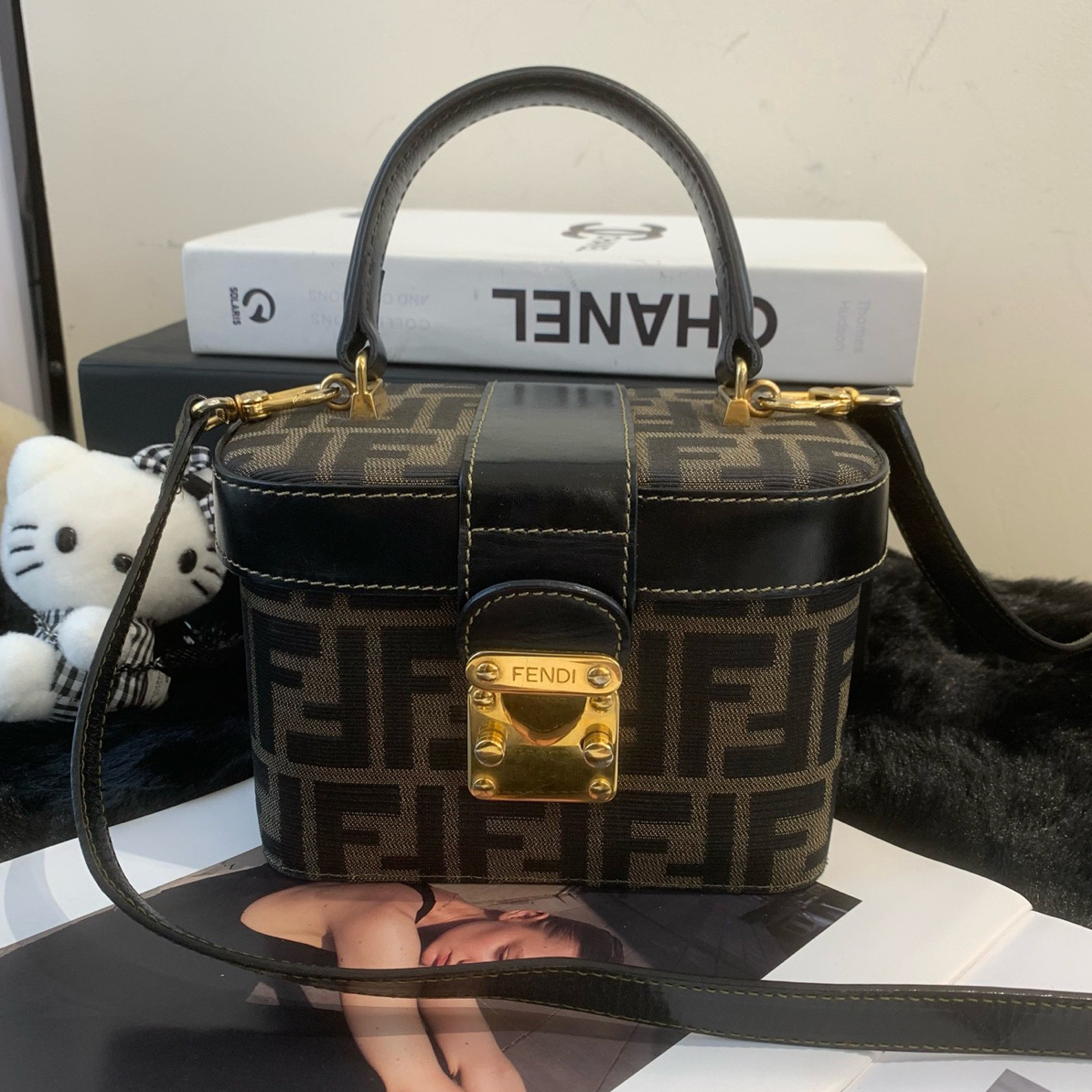 95新 FENDI/芬迪 Fendi芬迪迷你金扣老花小箱子盒子包