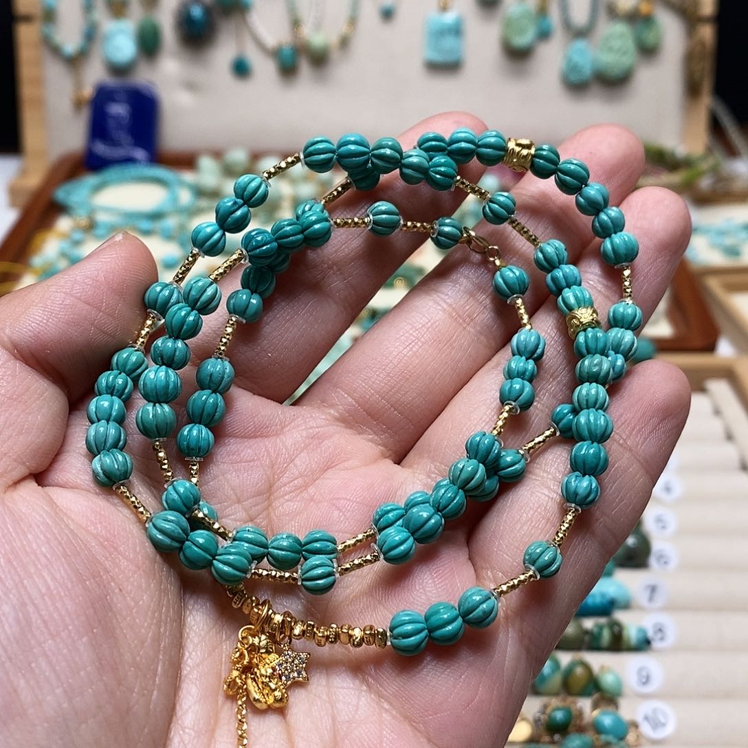 绿松石未镶嵌颈饰