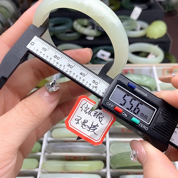 蛇纹石玉手镯未镶嵌548