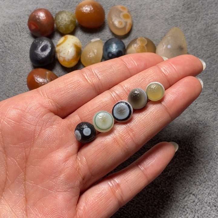 不***爵玛瑙/玉髓未镶嵌珠宝奇石