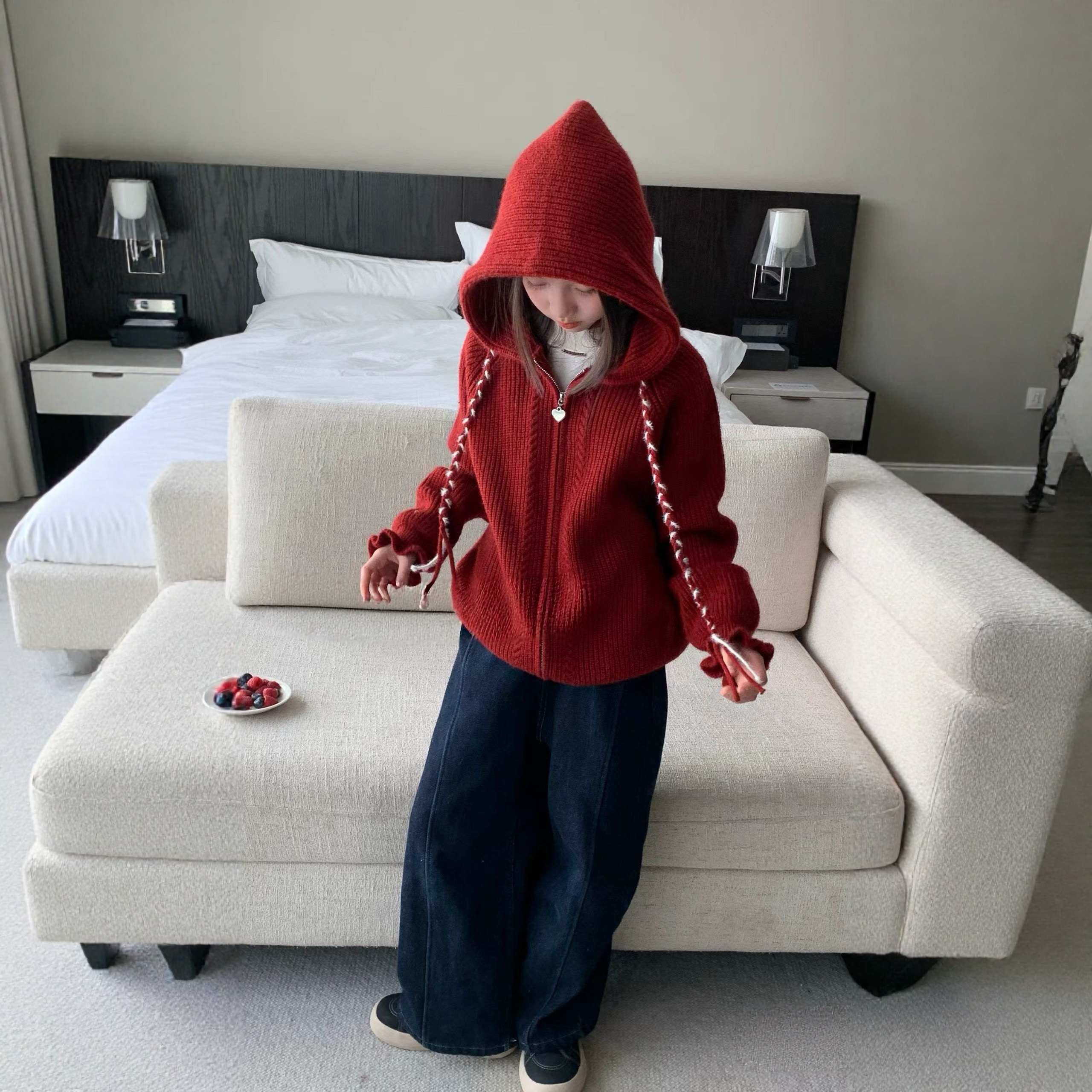 女童毛衣秋冬2025新款儿童拉链针织衫连帽上衣洋气小女孩红色帽衫