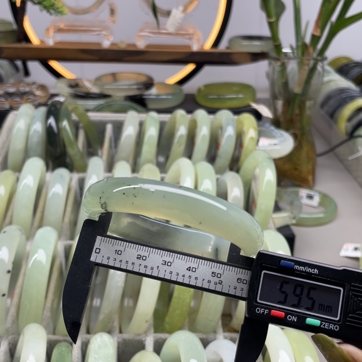 蛇纹石玉未镶嵌手镯230