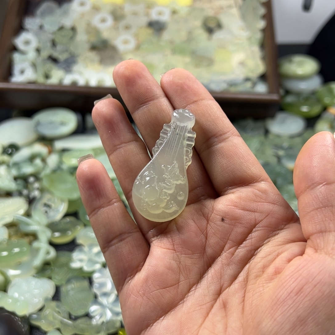 岫玉未镶嵌吊坠(不含链)