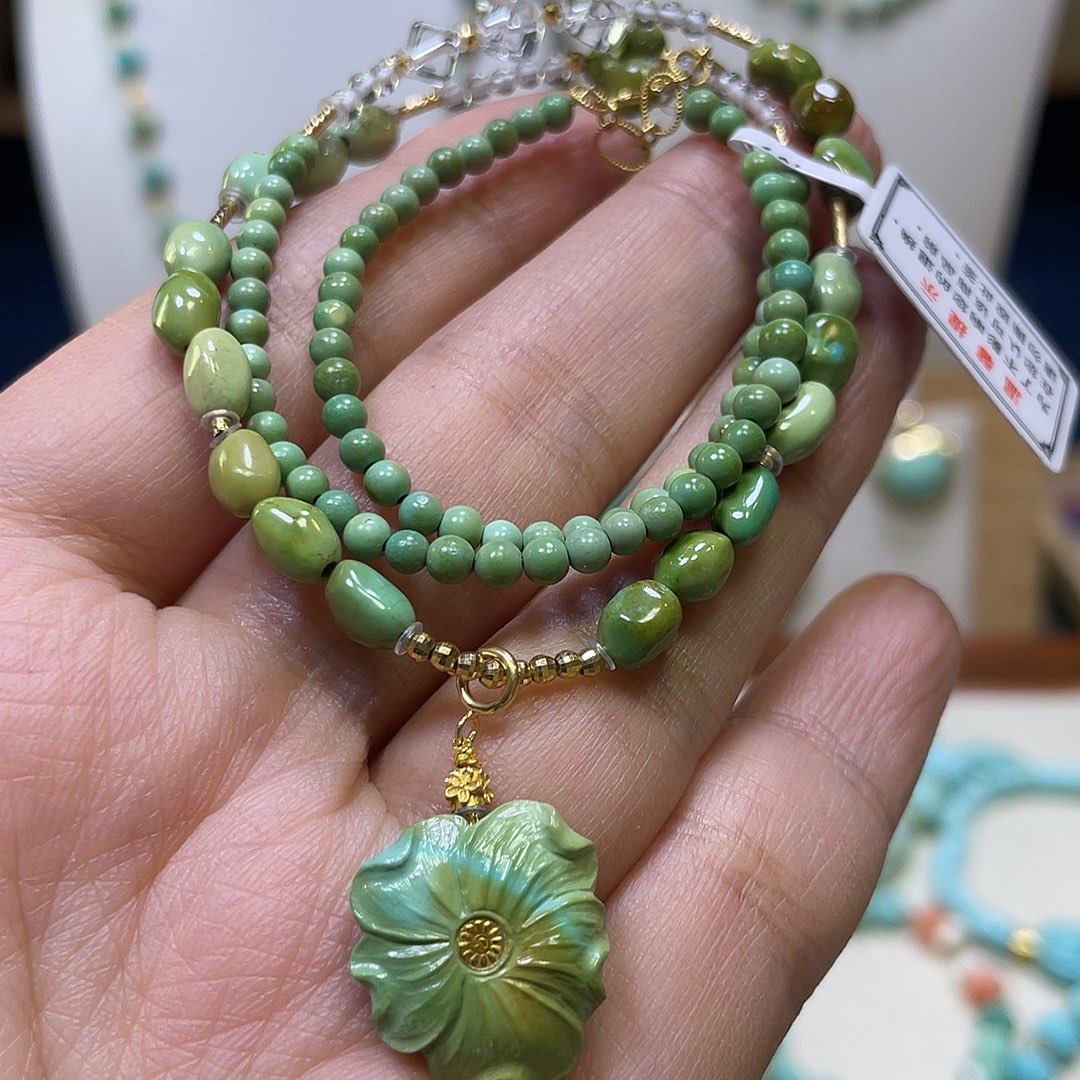 绿松石18K金镶嵌锁骨链