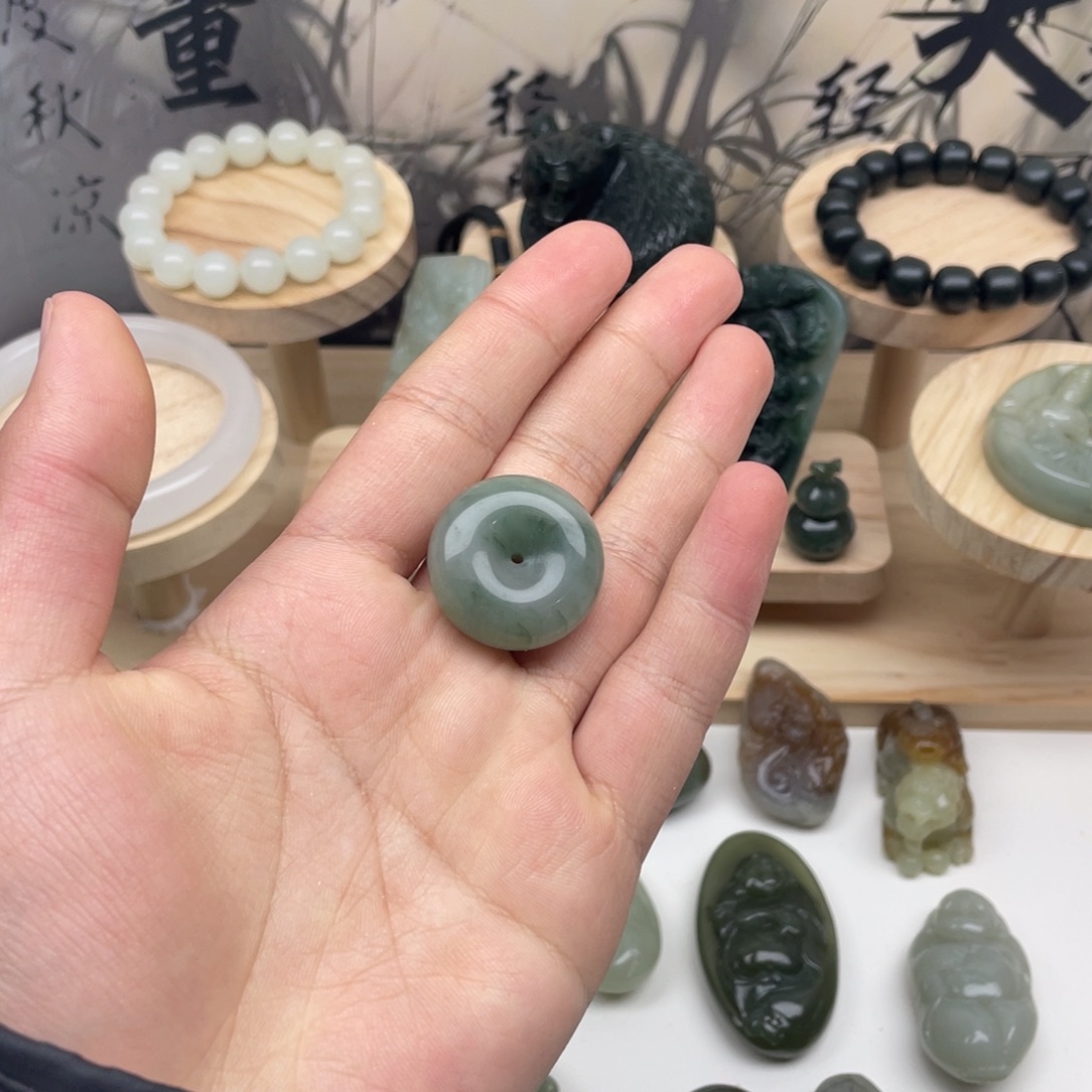 石英岩玉未镶嵌颈饰