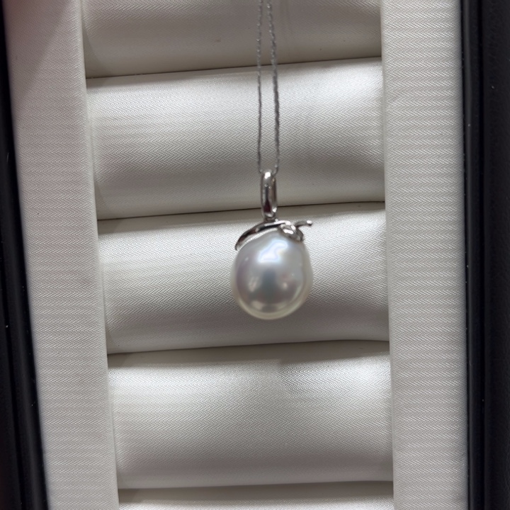 海水珍珠漏澳白葫芦吊坠11-12mm18K金镶嵌